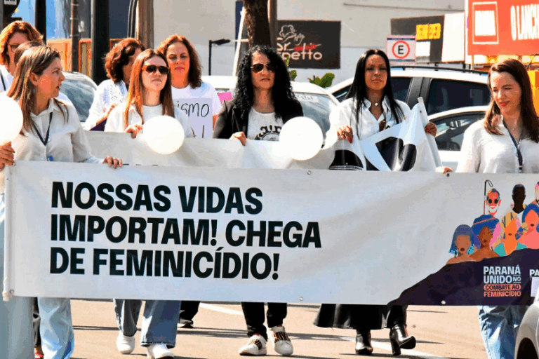 Caminhada de Combate ao Feminicídio movimentou a região central de Umuarama