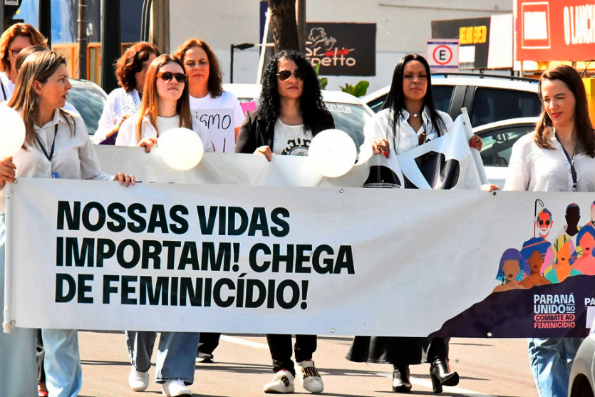 Caminhada de Combate ao Feminicídio movimentou a região central de Umuarama