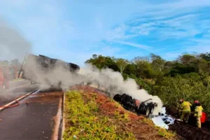 Acidente com caminhoneiro que morreu em Icaraíma.
