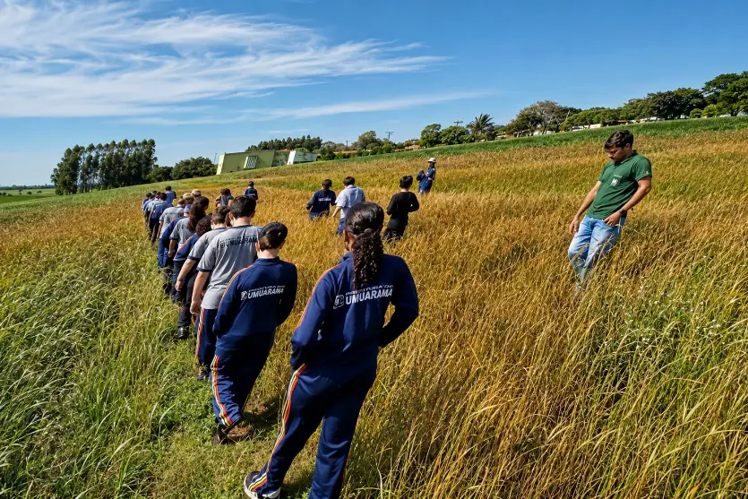 Colégio Agrícola de Umuarama recebe 93 alunos em aula prática sobre sustentabilidade