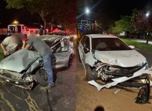 Carros envolvidos em acidente causado por tentativa de fuga da polícia em Iporã.