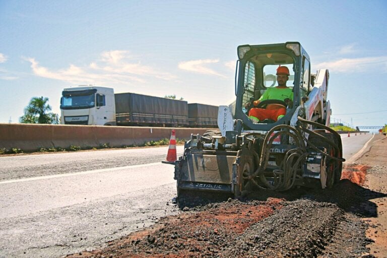 Concessionária inicia semana com frentes de obras e serviços nas rodovias da região