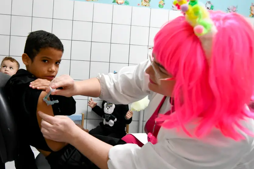 Dia D de multivacinação aplica 891 doses e atualiza 680 carteirinhas em Umuarama