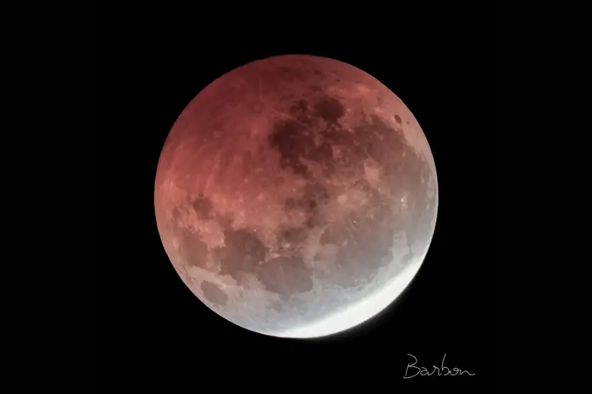 Eclipse parcial da Lua é registrado por moradores de Umuarama; veja fotos