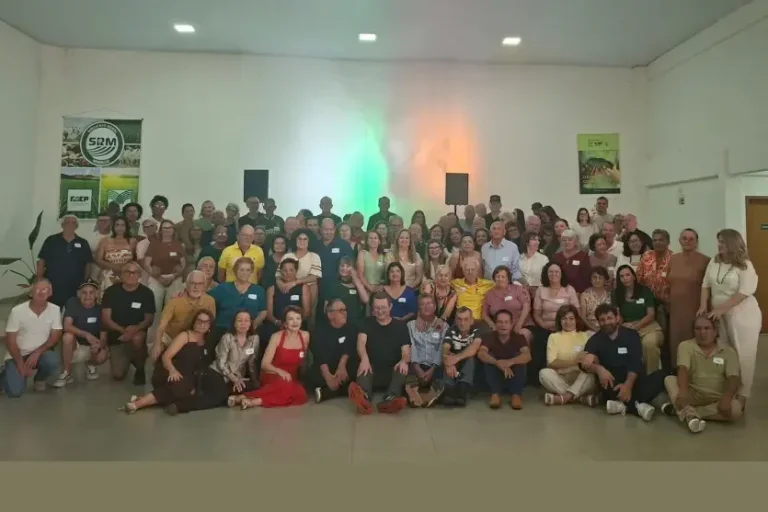 Encontro dos Amigos de Mariluz reúne mais de 100 pessoas após décadas de amizade