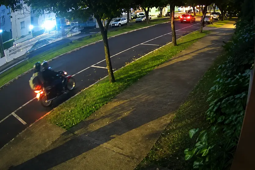 Fotógrafo pede ajuda para recuperar tripé levado em frente ao Country Club de Umuarama; vídeo