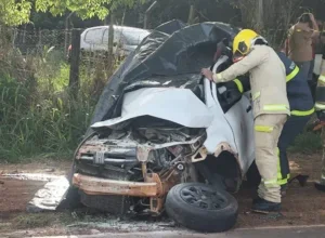 Homem morre em colisão entre Fiat Mobi de Umuarama e caminhonete na PR-180