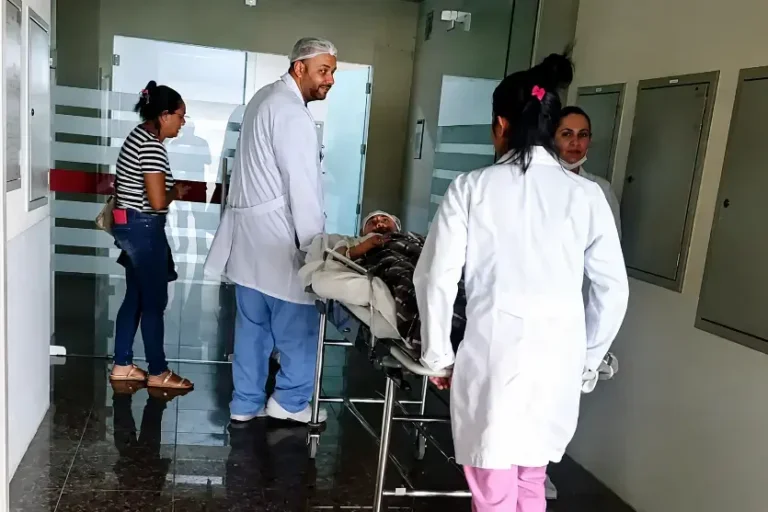 Jovem atropelado na calçada passa por cirurgia de seis horas e segue na UTI em Umuarama