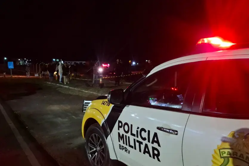 Jovem de 21 anos morre após carro sair da pista e capotar na PR-218, no Paraná