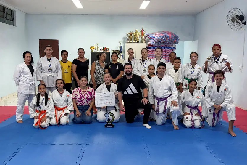 Karatê de Perobal conquista medalhas e recebe reconhecimento internacional
