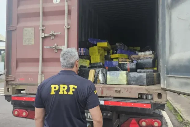 Maior apreensão do ano: PRF intercepta 6,7 toneladas de maconha em caminhão na BR-163