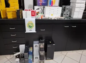 PRE apreende eletrônicos e 73 ampolas de remédios emagrecedores na PR-323