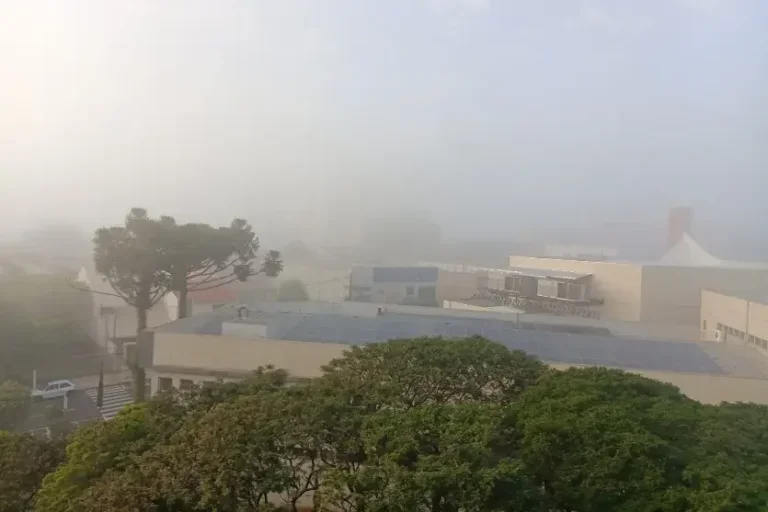 Neblina marca início da sexta em Umuarama, que pode ter chuva e máxima de 28°C