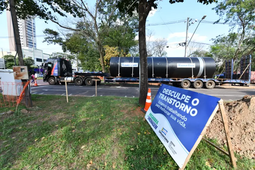 Obras interditam esquina da Castelo Branco com a Parigot e trecho da Flórida em Umuarama