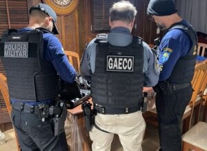 Agentes do Gaeco durante a Operação Via Pix.