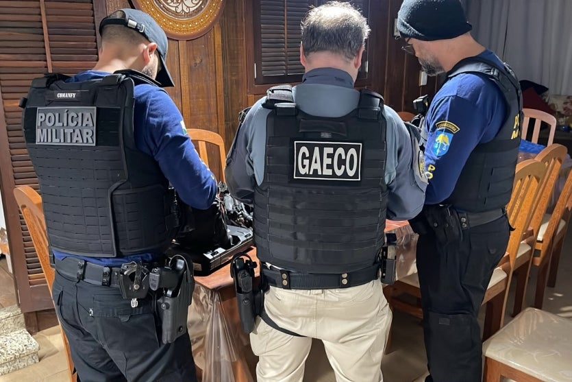 Agentes do Gaeco durante a Operação Via Pix.