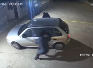 Momento de assalto de carga em Umuarama.