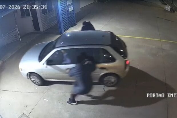 Momento de assalto de carga em Umuarama.