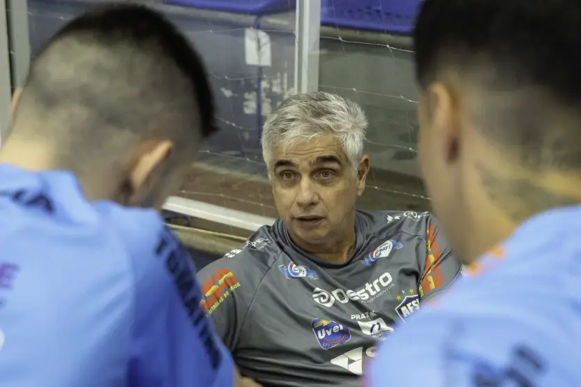 Paulinho Gambier volta ao comando do Umuarama Futsal após afastamento
