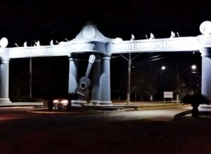 Portal de entrada de Francisco Alves.