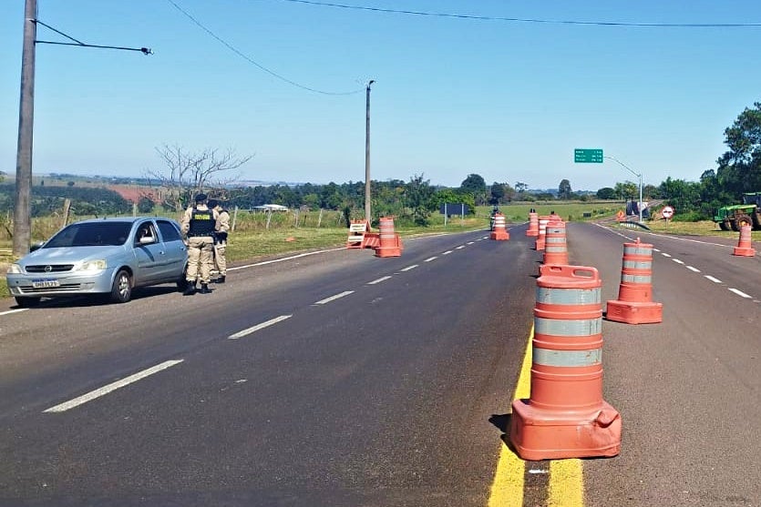 Polícia Militar de Iporã faz abordagem e fiscalização de veículos na PR-323