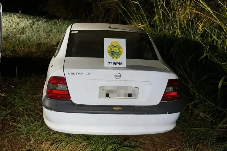 Polícia recupera veículo com registro de furto abandonado em área rural de Goioerê