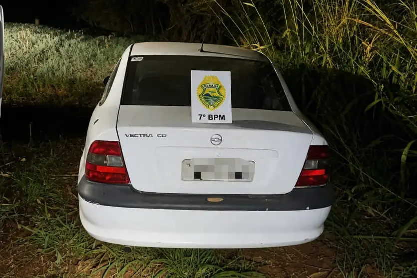 Polícia recupera veículo com registro de furto abandonado em área rural de Goioerê