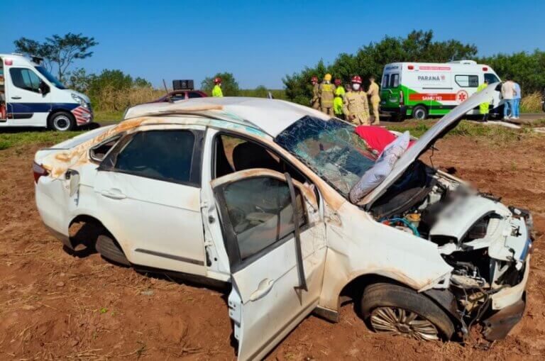 Condutor fica ferido após capotar veículo na PR-323, entre Perobal e Umuarama