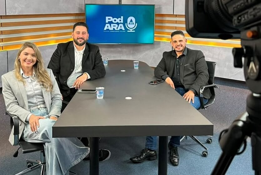 Projeto do Podcast ‘PodARA: Rompendo Ciclos’ é homenageado na Câmara de Umuarama