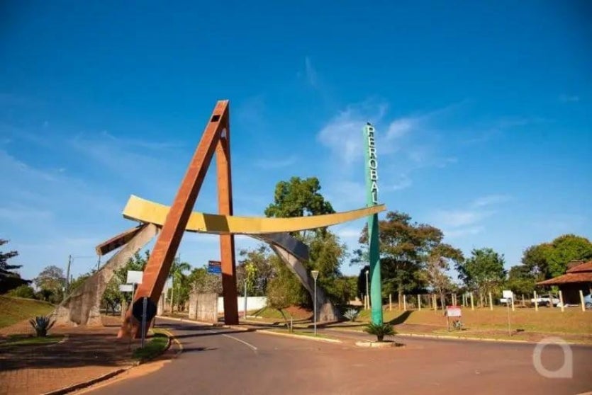 Portal de entrada de Perobal.
