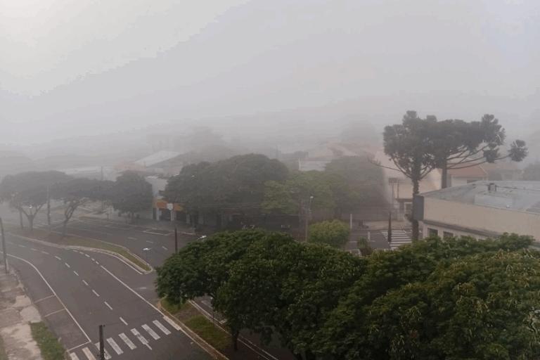 Umuarama amanhece com neblina e tem previsão de 18,7 mm de chuva nesta segunda