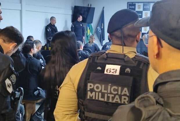 Equipes em preparação para deflagrar a Operação Crisálida.