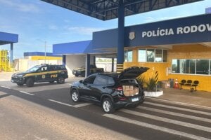 Carro com cigarros apreendido em Alto Paraíso.