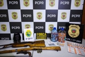 Tirzepatida e arma apreendidas em Cruzeiro do Oeste.