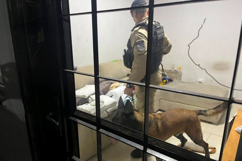 Policial durante a Operação Iceberg.