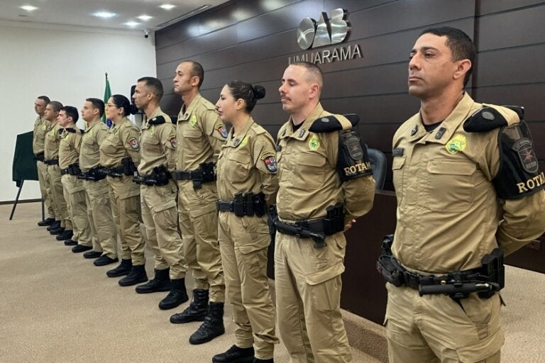 Policiais homenageados pelo 25º BPM em cerimônia na OAB.