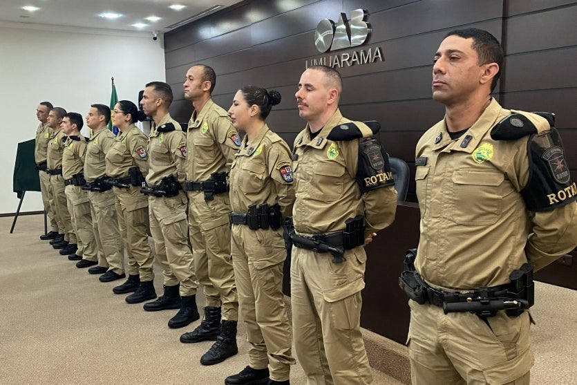 Policiais homenageados pelo 25º BPM em cerimônia na OAB.