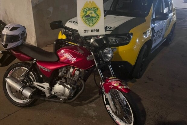 Moto apreendida em Umuarama.