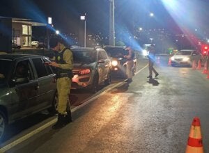 Blitz durante a Operação Lei Seca em Umuarama.