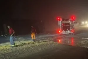 Bombeiros atendendo gravíssimo acidente na MS-386