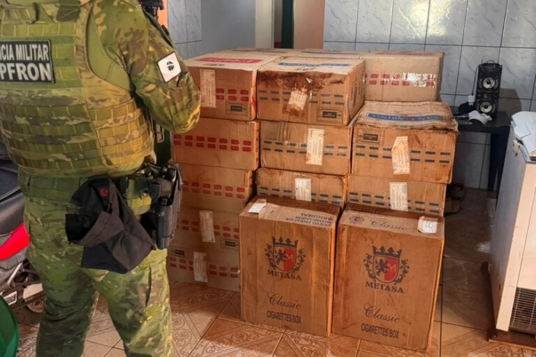 Cigarros contrabandeados encontrado em depósito em Iporã.
