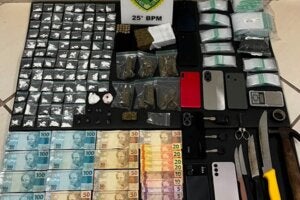 Cocaína, maconha e dinheiro apreendido em sistema de delivery de drogas em Umuarama.