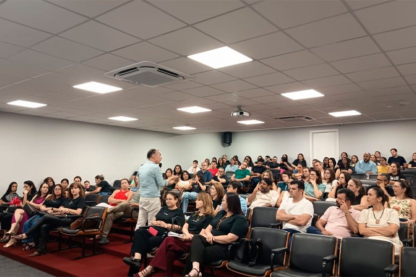 Colégio Sapiens promove palestra para pais e alunos sobre Educação Digital e IA