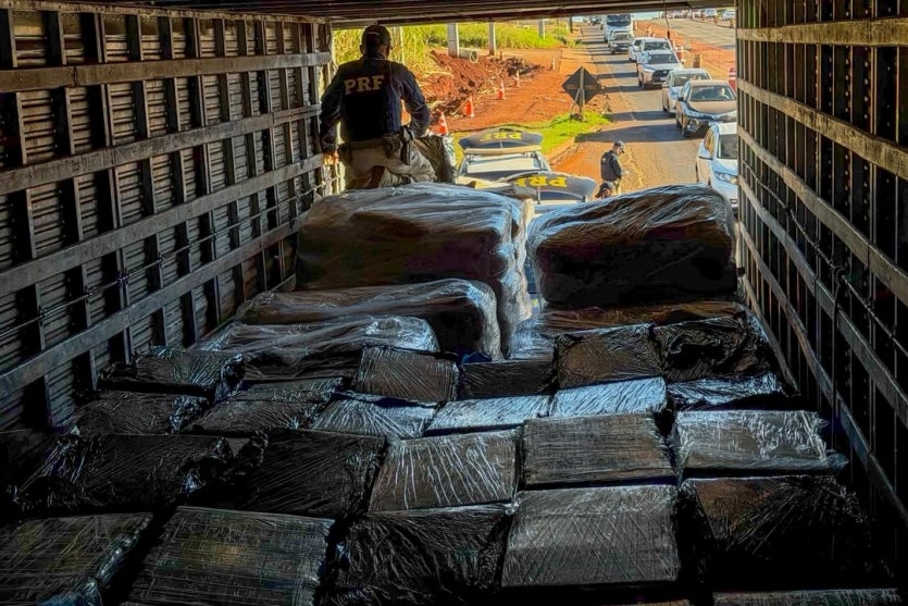 Caminhão carregado com maconha.