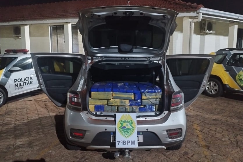 Maconha encontrada em carro abandonado às margens da PR-180.