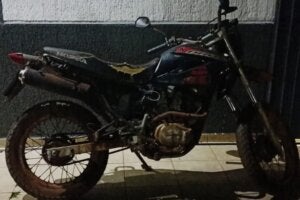 Motocicleta apreendida por receptação em Altônia.