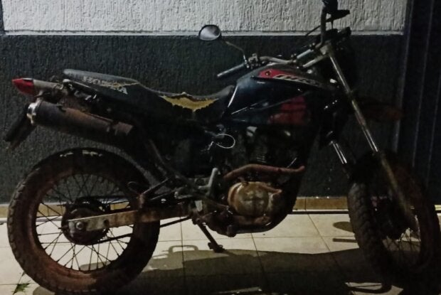 Motocicleta apreendida por receptação em Altônia.