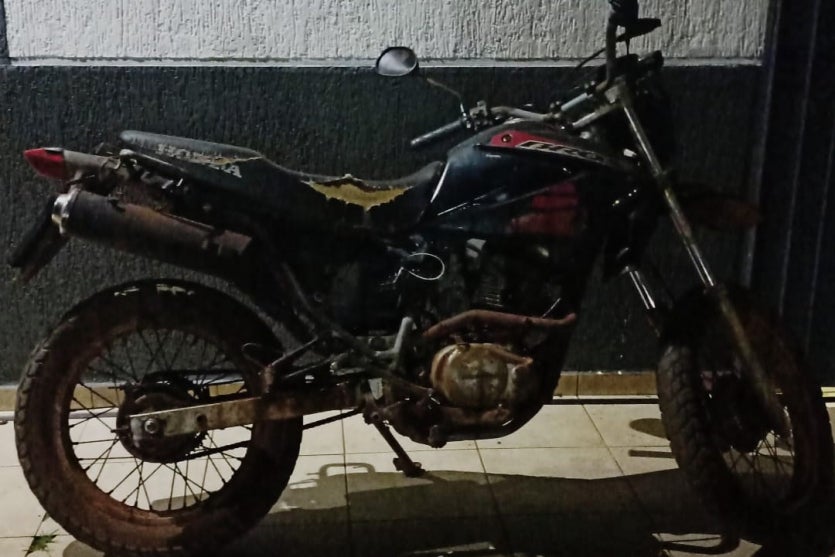 Motocicleta apreendida por receptação em Altônia.