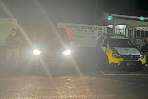 Hilux furtada e recuperada pela PM.