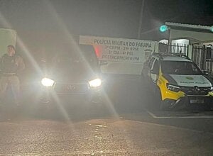 Hilux furtada e recuperada pela PM.